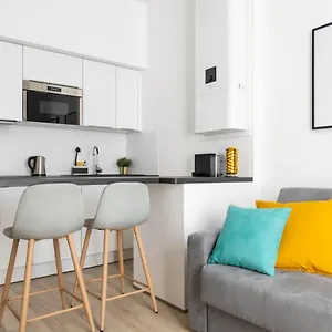 Apt Rénové à 2 Min à Pied Du - Wifi Gratuit Appartement